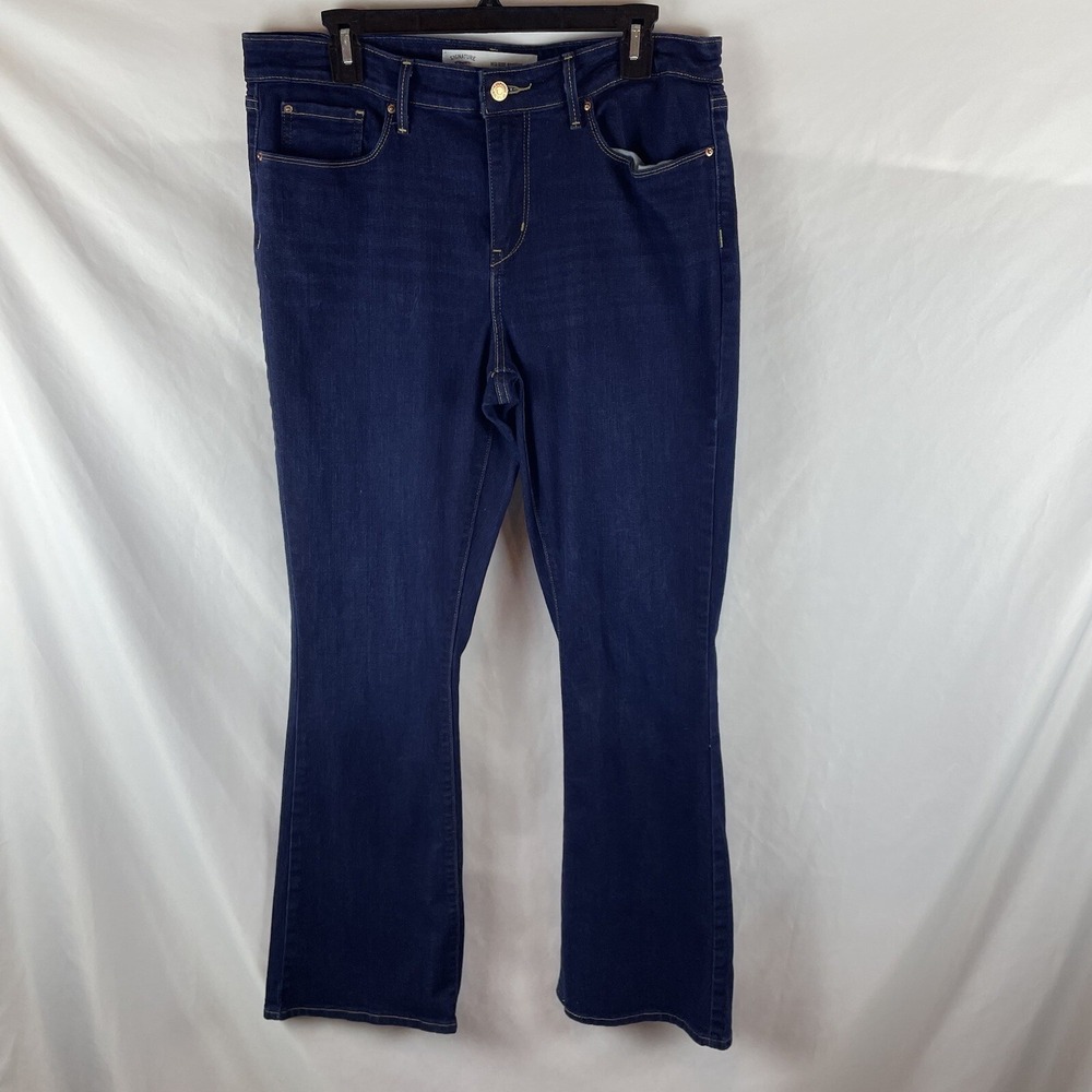 Levis Signature Jeans Womens 14 - 34x30 Mid Rise Bootcut Dark Blue Wash Denim